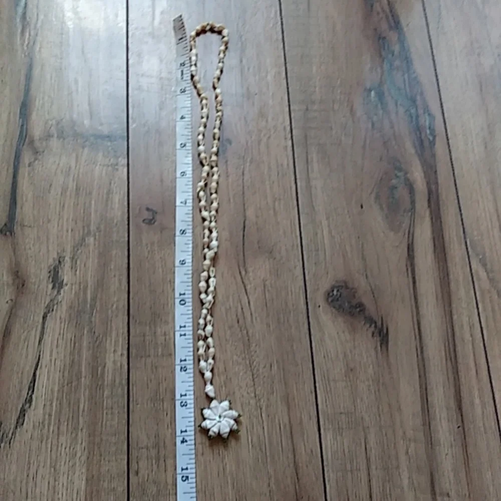 Seashell Stament Necklace With Floral Shells Pendant